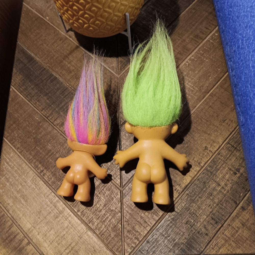 2 Classic Troll Dolls - Rainbow And Green Hair - Picture 4 of 4